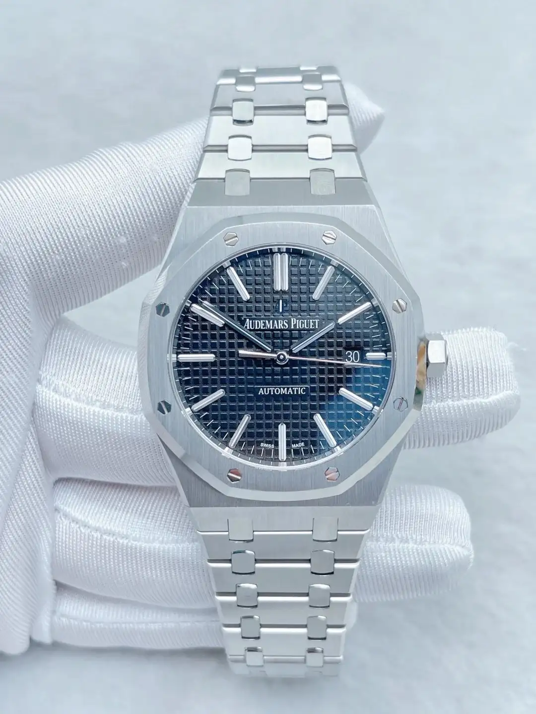 Audemars Piguet Royal Oak Selfwinding Blue 15400ST.OO.1220ST.03 - view 3