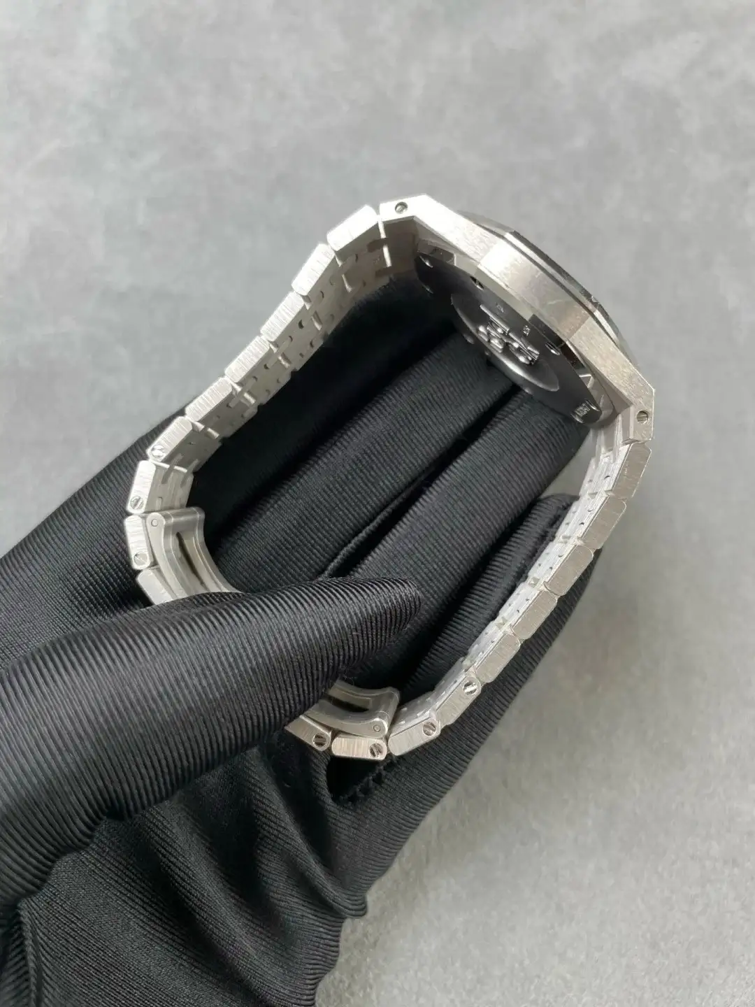 Audemars Piguet Royal Oak Frosted Gold Quartz Black 67653BC.GG.1263BC.02 - view 6