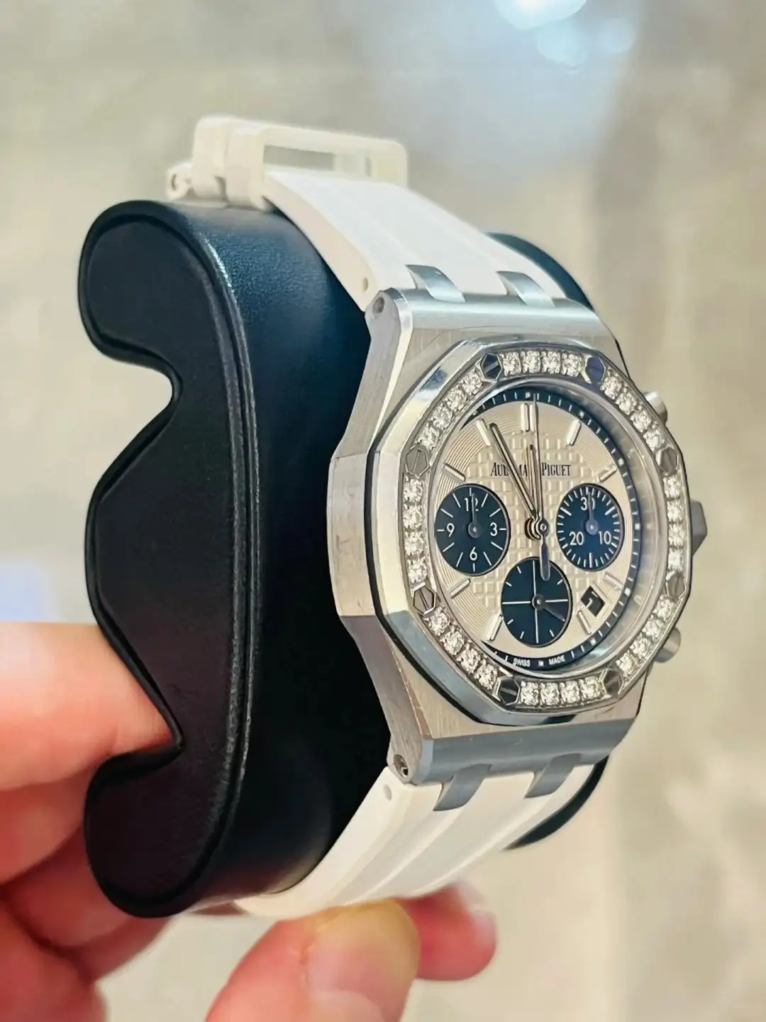 Audemars Piguet Royal Oak Offshore Selfwinding Chronograph Silver 26231ST.ZZ.D010CA.01 - view 4