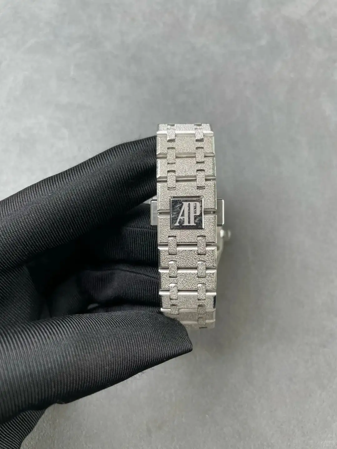 Audemars Piguet Royal Oak Frosted Gold Quartz Black 67653BC.GG.1263BC.02 - view 4