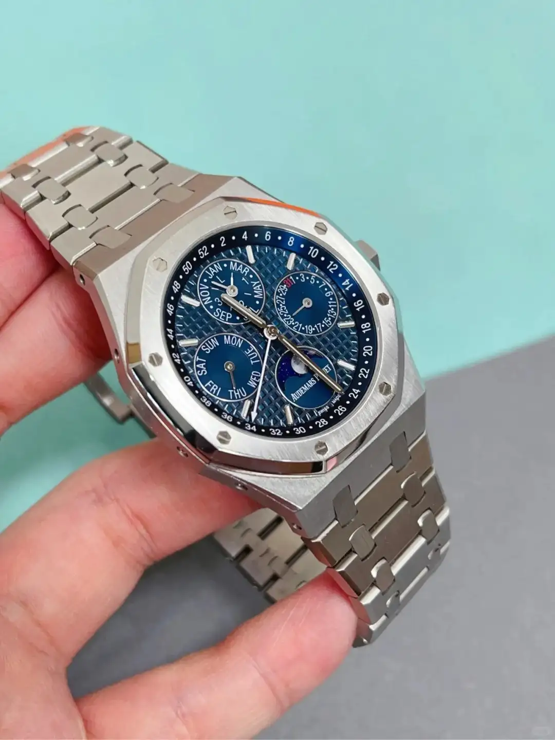 Audemars Piguet Royal Oak Perpetual Calendar Blue 26574ST.OO.1220ST.02 - view 4