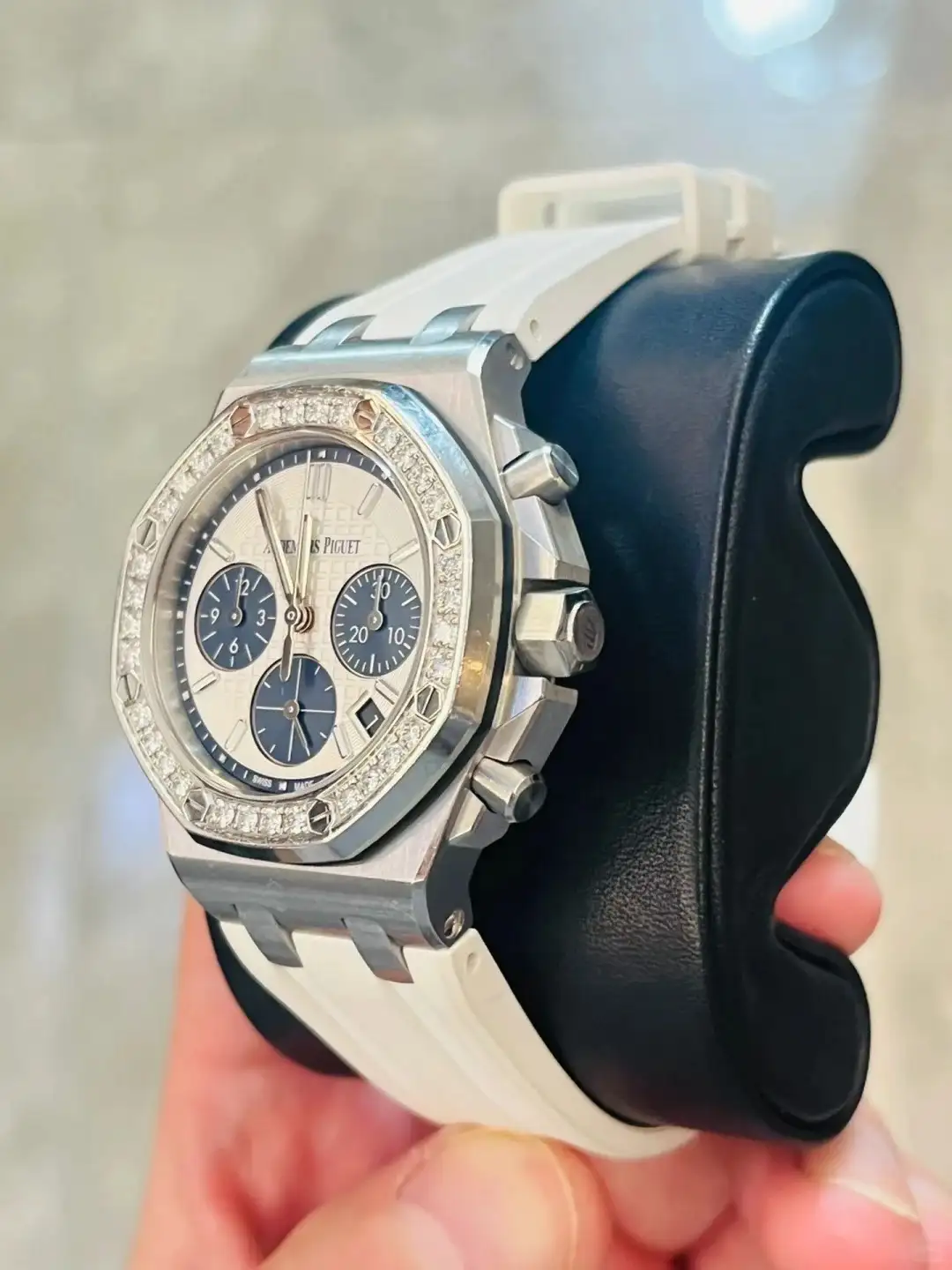 Audemars Piguet Royal Oak Offshore Selfwinding Chronograph Silver 26231ST.ZZ.D010CA.01 - view 3